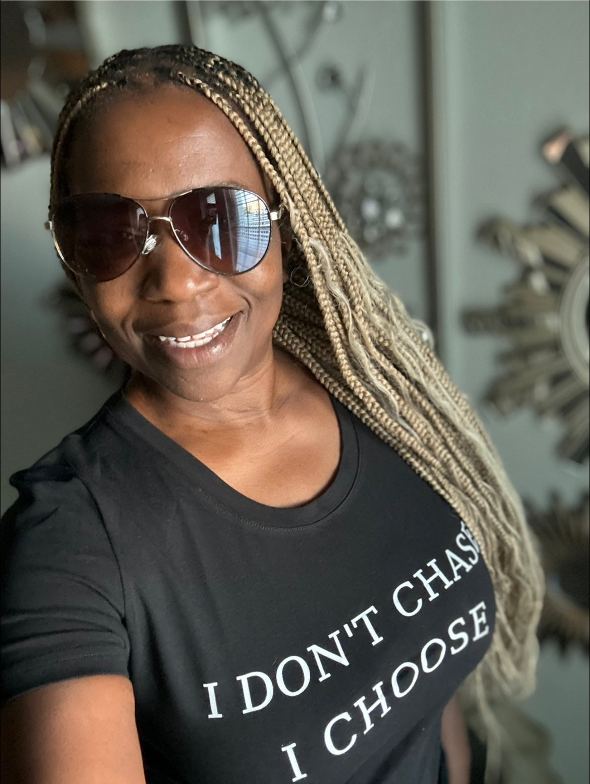 I DON'T CHASE I CHOOSE| Women's Graphic T-Shirt