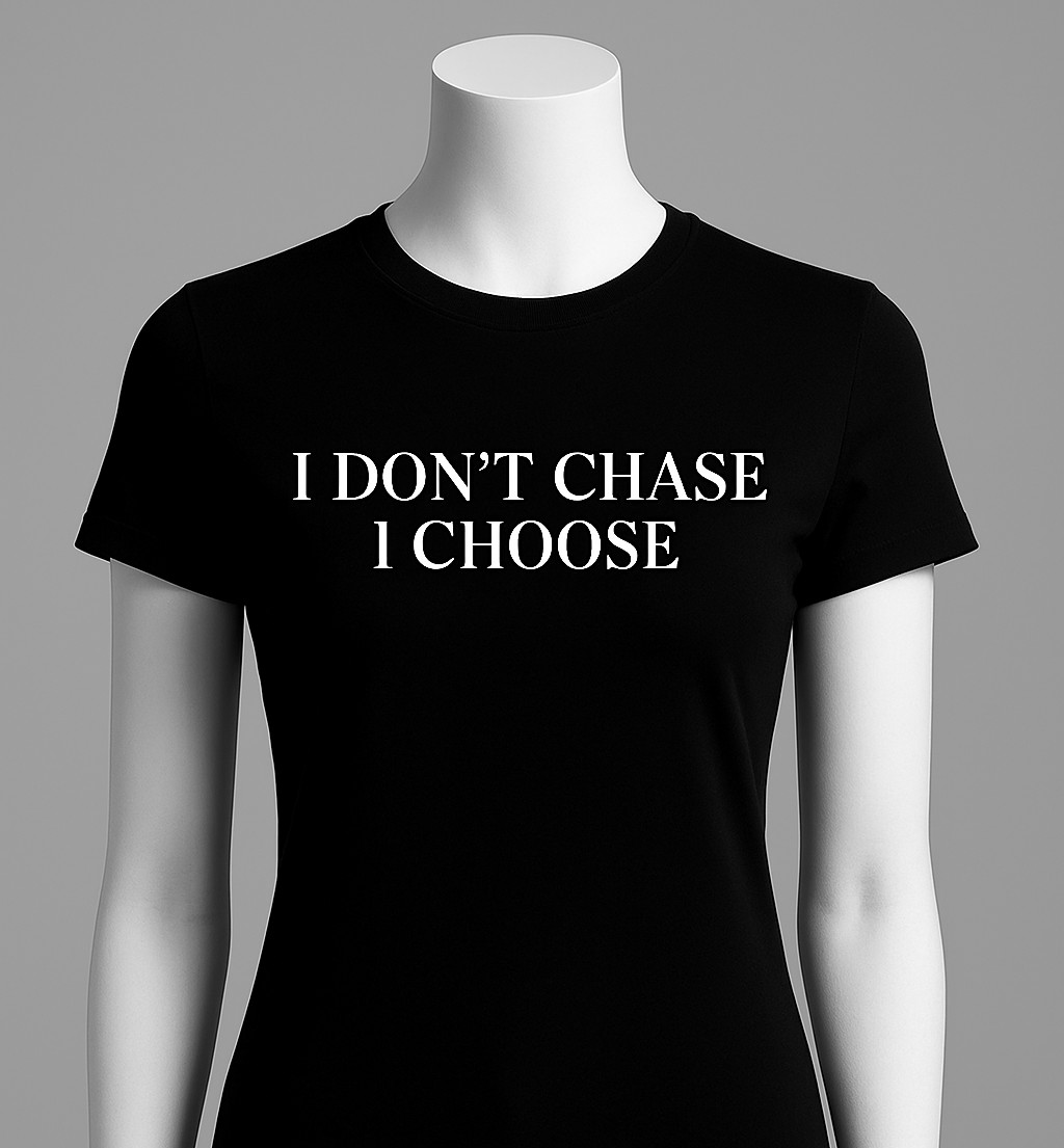I DON'T CHASE I CHOOSE| Women's Graphic T-Shirt